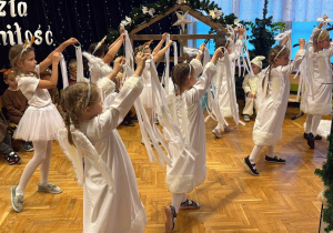 "Maleńka przyszła Miłość..."- Jasełka w gr. VI