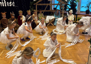 "Maleńka przyszła Miłość..."- Jasełka w gr. VI