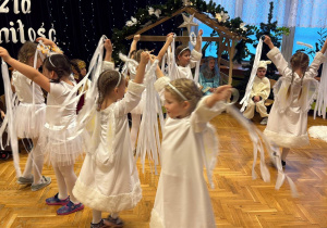 "Maleńka przyszła Miłość..."- Jasełka w gr. VI