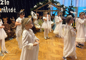 "Maleńka przyszła Miłość..."- Jasełka w gr. VI