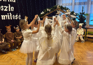 "Maleńka przyszła Miłość..."- Jasełka w gr. VI