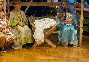 "Maleńka przyszła Miłość..."- Jasełka w gr. VI