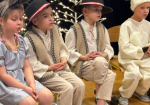"Maleńka przyszła Miłość..."- Jasełka w gr. VI
