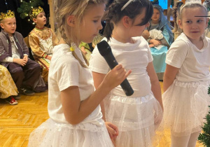 "Maleńka przyszła Miłość..."- Jasełka w gr. VI