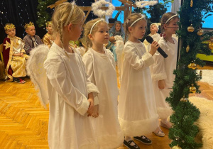 "Maleńka przyszła Miłość..."- Jasełka w gr. VI
