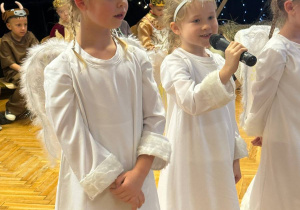 "Maleńka przyszła Miłość..."- Jasełka w gr. VI