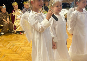 "Maleńka przyszła Miłość..."- Jasełka w gr. VI