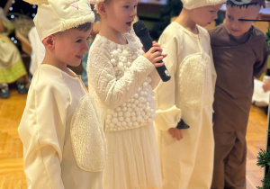 "Maleńka przyszła Miłość..."- Jasełka w gr. VI