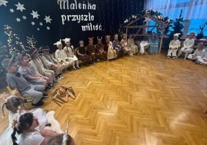"Maleńka przyszła Miłość..."- Jasełka w gr. VI