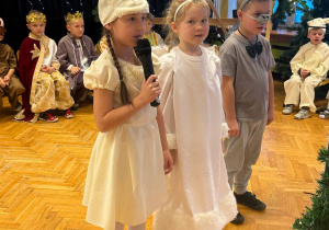 "Maleńka przyszła Miłość..."- Jasełka w gr. VI