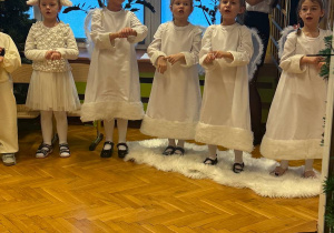 "Maleńka przyszła Miłość..."- Jasełka w gr. VI