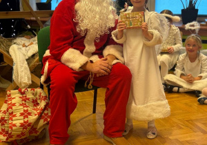 "Maleńka przyszła Miłość..."- Jasełka w gr. VI