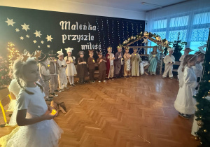 "Maleńka przyszła Miłość..."- Jasełka w gr. VI