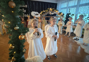 "Maleńka przyszła Miłość..."- Jasełka w gr. VI