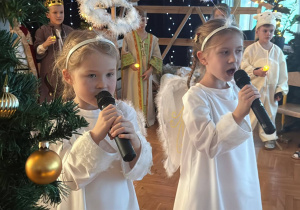 "Maleńka przyszła Miłość..."- Jasełka w gr. VI