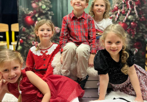 "Maleńka przyszła Miłość..."- Jasełka w gr. VI