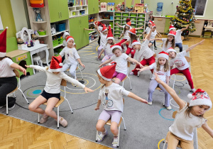 „Bądź wysportowany jak Święty Mikołaj” – aktywnie i na sportowo w gr. IV