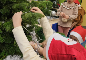 „W oczekiwaniu na Święta Bożego Narodzenia” – świąteczny czas u maluszków grupy I