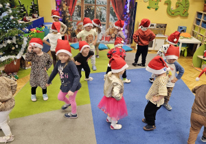 „W oczekiwaniu na Święta Bożego Narodzenia” – świąteczny czas u maluszków grupy I