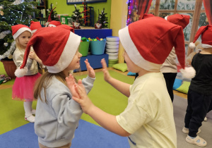 „W oczekiwaniu na Święta Bożego Narodzenia” – świąteczny czas u maluszków grupy I