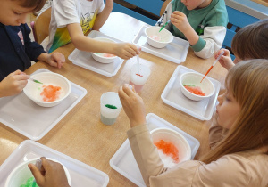 ,,Zimowe eksperymenty” - Innowacyjne Warsztaty Edukacyjne z KidsLab Konin w grupie V