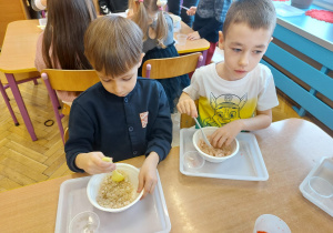 ,,Zimowe eksperymenty” - Innowacyjne Warsztaty Edukacyjne z KidsLab Konin w grupie V