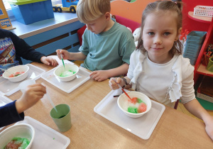 ,,Zimowe eksperymenty” - Innowacyjne Warsztaty Edukacyjne z KidsLab Konin w grupie V