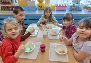 ,,Zimowe eksperymenty” - Innowacyjne Warsztaty Edukacyjne z KidsLab Konin w grupie V