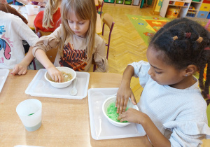 ,,Zimowe eksperymenty” - Innowacyjne Warsztaty Edukacyjne z KidsLab Konin w grupie V