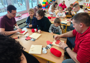 "Serduszko dla Babć i Dziadków"- warsztaty z rodzicami w grupie II