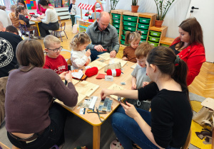 "Serduszko dla Babć i Dziadków"- warsztaty z rodzicami w grupie II