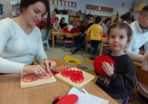 "Serduszko dla Babć i Dziadków"- warsztaty z rodzicami w grupie II