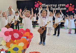 „Dla Dziadka i Babci prześlę dziś buziaczki, słodkie czekoladki…” - grupa X