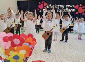 „Dla Dziadka i Babci prześlę dziś buziaczki, słodkie czekoladki…” - grupa X