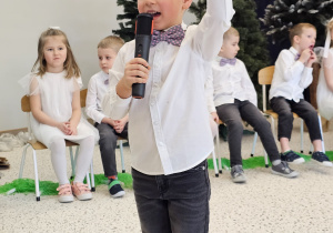 „Dla Dziadka i Babci prześlę dziś buziaczki, słodkie czekoladki…” - grupa X