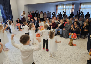 „Dla Dziadka i Babci prześlę dziś buziaczki, słodkie czekoladki…” - grupa X