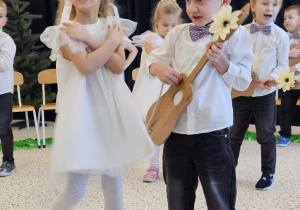 „Dla Dziadka i Babci prześlę dziś buziaczki, słodkie czekoladki…” - grupa X