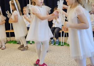 „Dla Dziadka i Babci prześlę dziś buziaczki, słodkie czekoladki…” - grupa X