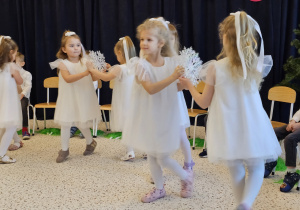 „Dla Dziadka i Babci prześlę dziś buziaczki, słodkie czekoladki…” - grupa X