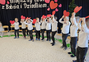 „Dla Dziadka i Babci prześlę dziś buziaczki, słodkie czekoladki…” - grupa X