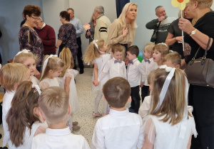 „Dla Dziadka i Babci prześlę dziś buziaczki, słodkie czekoladki…” - grupa X