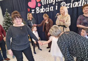 „Dla Dziadka i Babci prześlę dziś buziaczki, słodkie czekoladki…” - grupa X