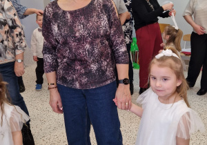 „Dla Dziadka i Babci prześlę dziś buziaczki, słodkie czekoladki…” - grupa X