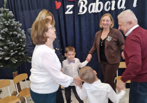 „Dla Dziadka i Babci prześlę dziś buziaczki, słodkie czekoladki…” - grupa X