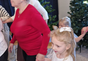 „Dla Dziadka i Babci prześlę dziś buziaczki, słodkie czekoladki…” - grupa X