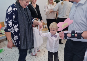 „Dla Dziadka i Babci prześlę dziś buziaczki, słodkie czekoladki…” - grupa X