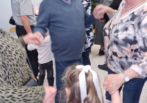 „Dla Dziadka i Babci prześlę dziś buziaczki, słodkie czekoladki…” - grupa X