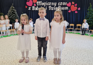 „Dla Dziadka i Babci prześlę dziś buziaczki, słodkie czekoladki…” - grupa X