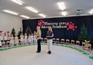 „Dla Dziadka i Babci prześlę dziś buziaczki, słodkie czekoladki…” - grupa X