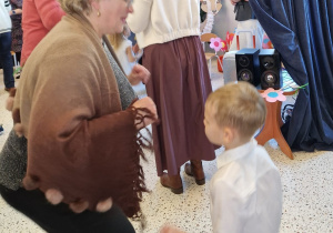 „Dla Dziadka i Babci prześlę dziś buziaczki, słodkie czekoladki…” - grupa X